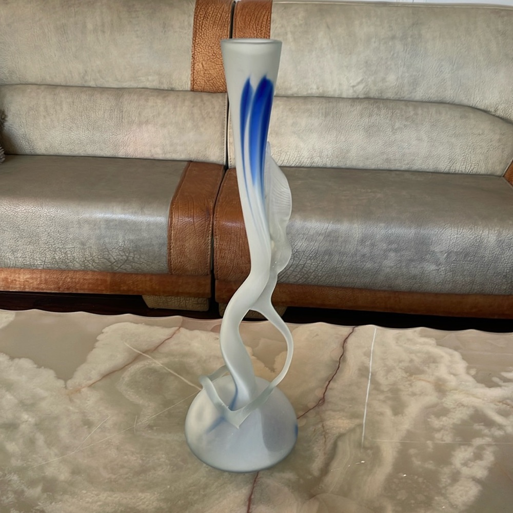 Handmade Twisted Blown Glass Vase M1m White Blue - Picture 3 of 7